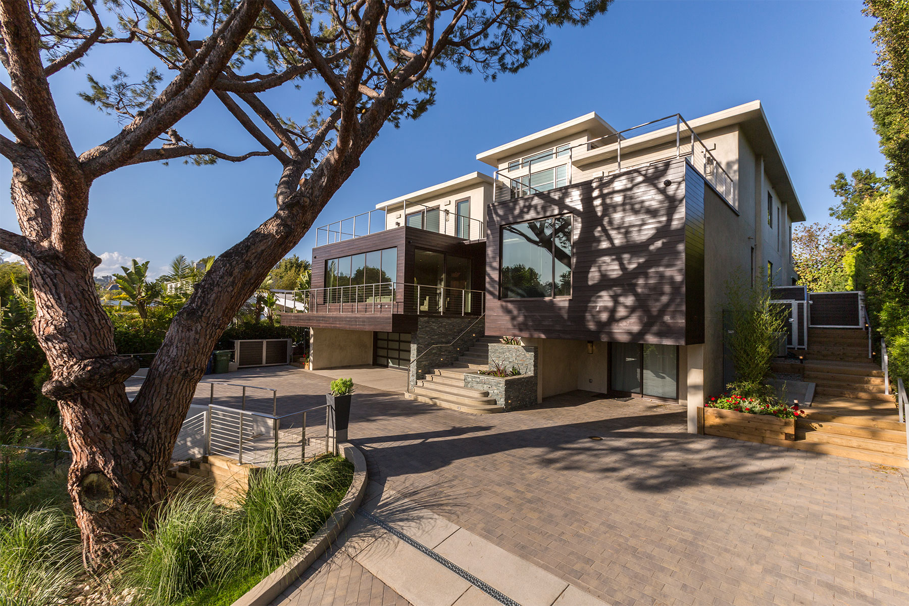 Modern custom residence exterior